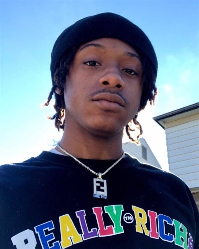 Roommate - Detroit - Zavier - Others - Male - 21 | Roomgo