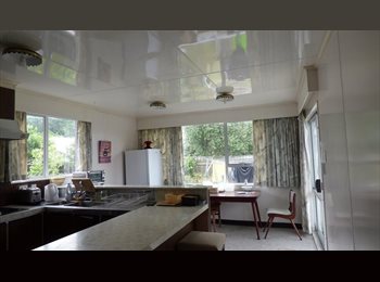  NZ - house in nice and quet area, and lovely veg and flower garden, Wellington - $285 pw