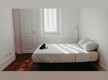 Roomgo PT - R. Pres. Arriaga 29, recent refurbished room for rent, Lisboa - 300 € Por mês
