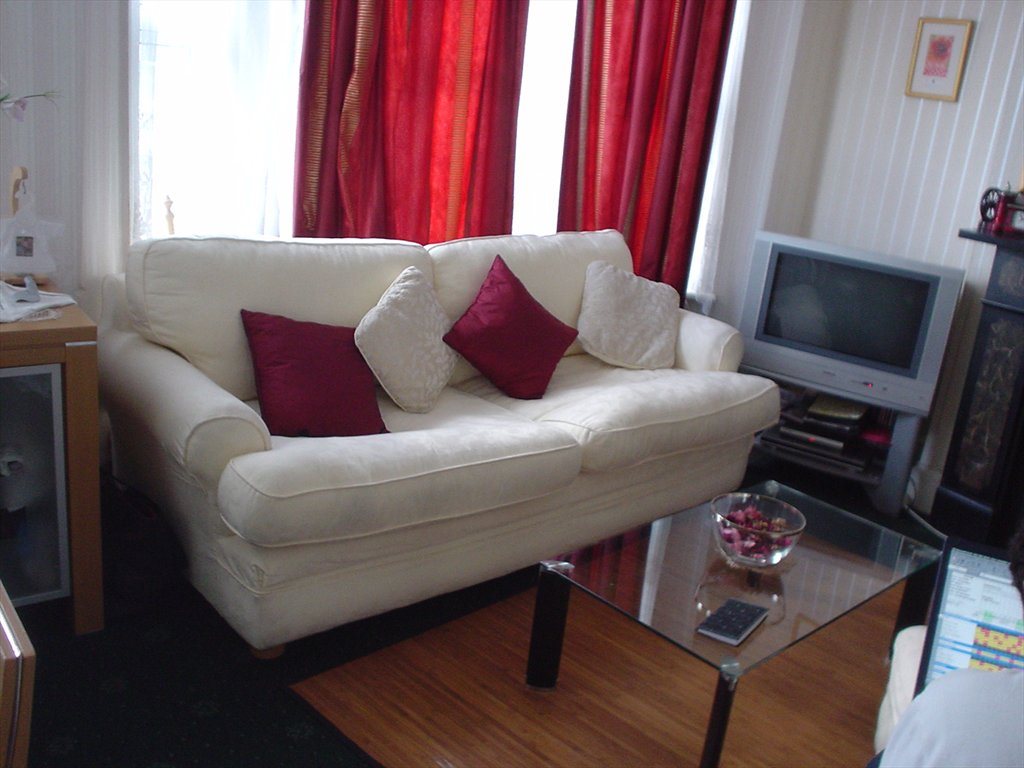 room to rent in windsor road london single in clean immaculate