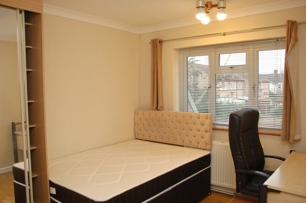 Room To Rent In Waterloo Road Peterborough Room For Rent Close To Central Park 300pcm 300