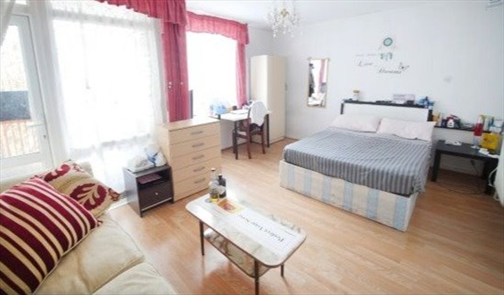 Room To Rent In Solebay Street London S Summer Is Here Large Room For Couples 780