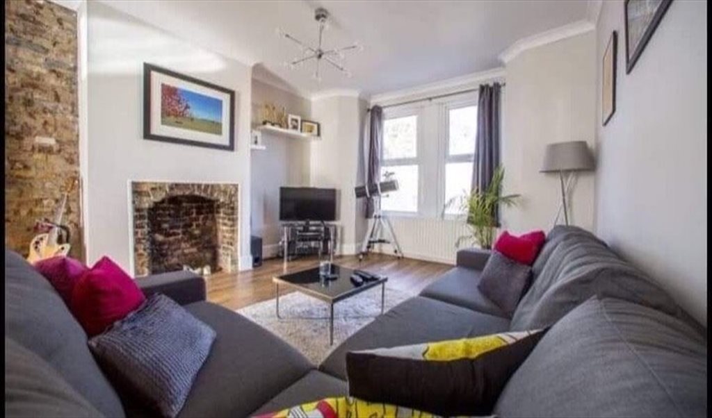Room To Rent In Cheltenham Road London Lovely 2 Bedroom Peckham Flat 800