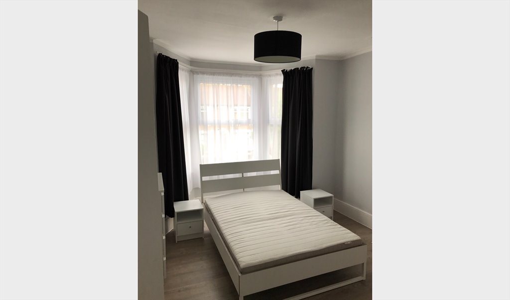 Room To Rent In Kingswood Road Ilford Fully Furnished Double Room With En Suite Goodmayes 675