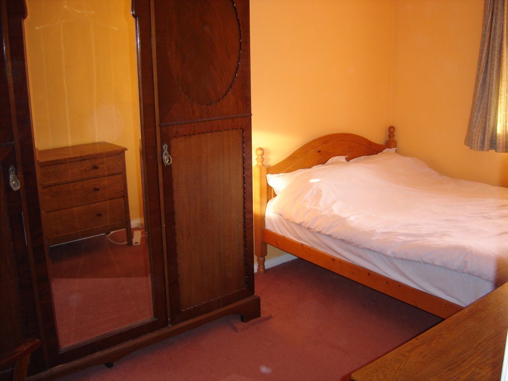 Room To Rent In Hurst Grove Bedford Double Room Available Near To The Train Station 380