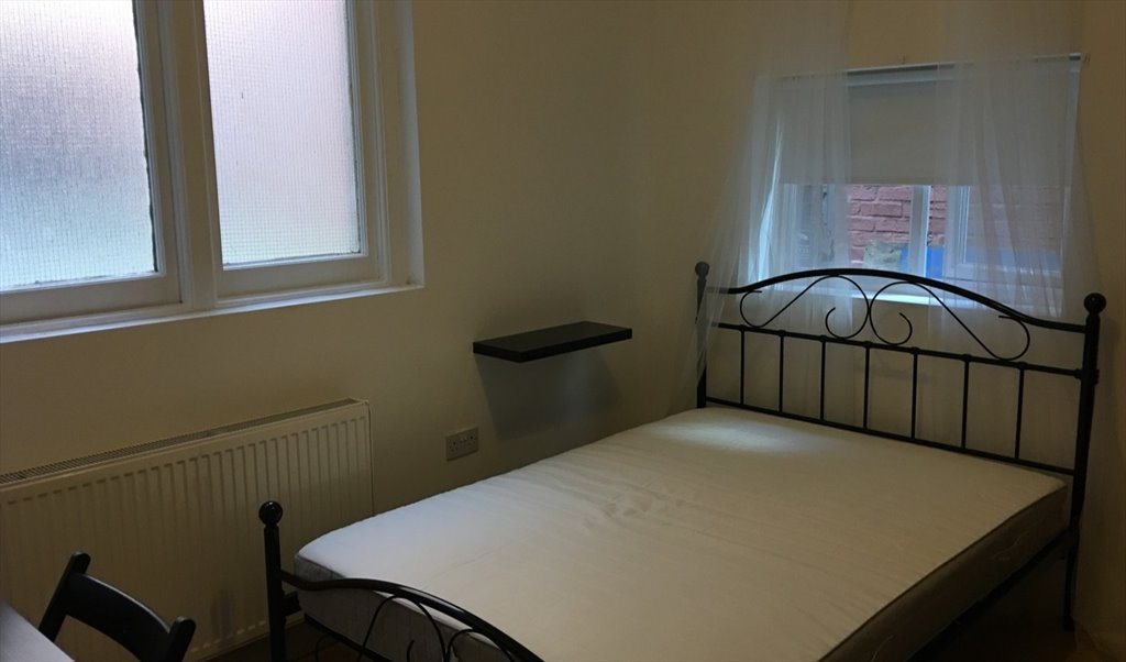 Room To Rent In Guildford Street Luton Rent Now Warm 24 7 Tv Netflix Double Room Low Deposit Lu1 500