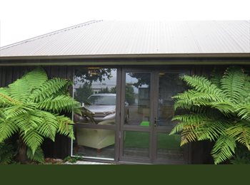  NZ - Self contained unit within 1 km of town, Taupo - $350 pw