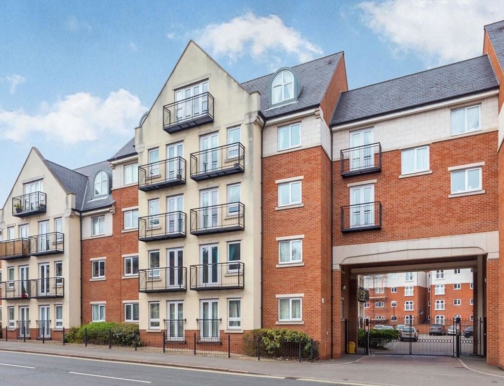 Room to rent in Uttoxeter New Road, Derby Pent House Apartment