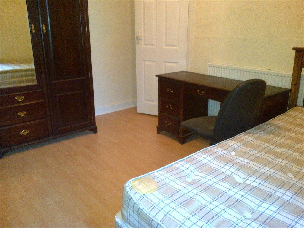 Room to rent in Welholme Road, Grimsby 1 double room vacant.