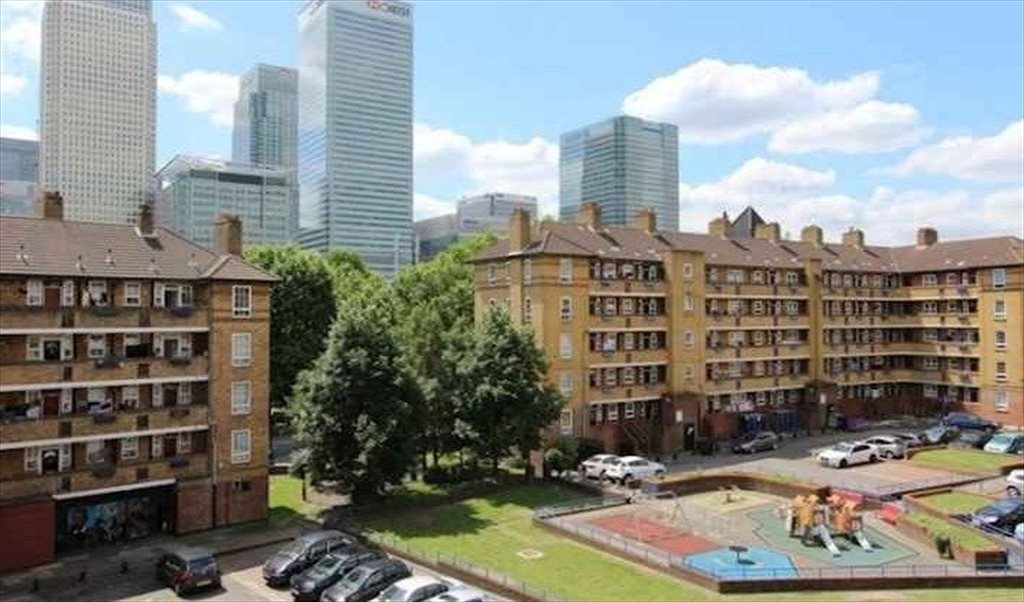 Room to rent in Wade's Place, Poplar 15 OF ON A BRIGHT DOUBLE ROOMS