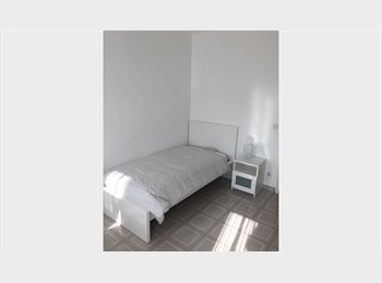 Appartager LU - Belle chambre méublée dans une grande maison avec jardin, Luxembourg - 825 € / Mois