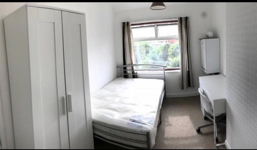 Room to rent in Strathmore Avenue, Coventry 2 Bedroom House 3 minutes to Coventry Uni