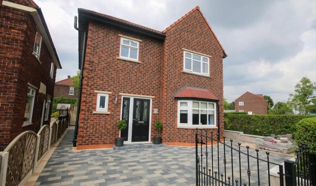 Room to rent in Portland Road, Eccles Single bedroom house share in a