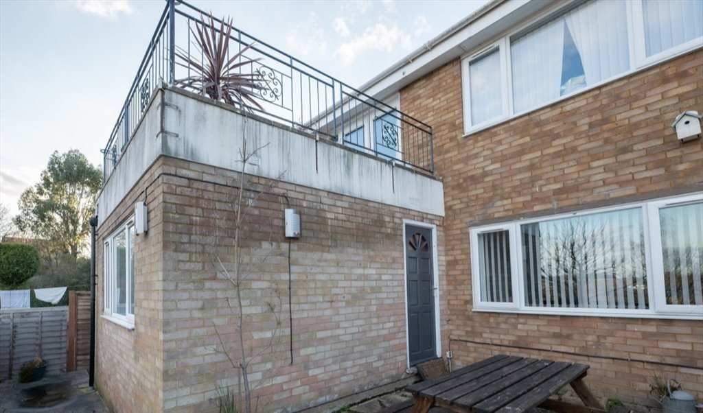 Room to rent in Devon Road, Luton *****5 STAR AIRPORT