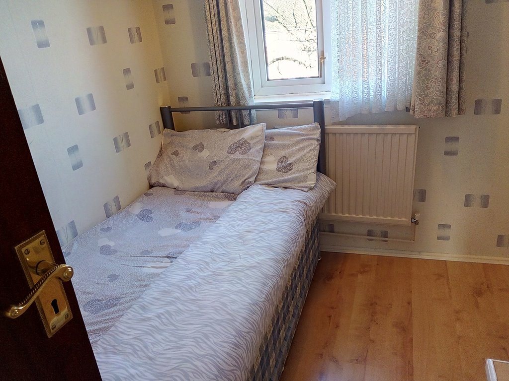 Room to rent in Castle Hill Avenue, New Addington Single Bedroom For