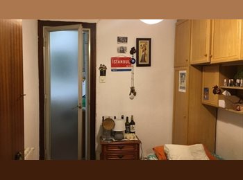 Roomgo ES - Habitacion cerca de la Ciudadela y Arco del Triunfo, Barcelona - 285 € por mes