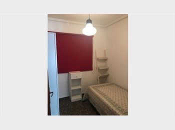 Roomgo ES - Habitacion muy tranquila y amueblada en el centro de Valencia, Valencia - 300 € por mes