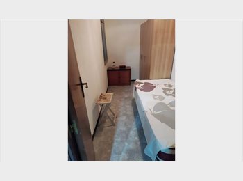 Roomgo ES - Alquiler habitación individual, Nou Barris - 300 € por mes