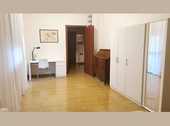 Roomgo IT - Per studente/ssa grande stanza a in zona universitaria, Bologna - € 540 al mese