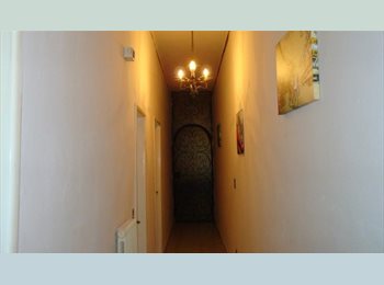 Roomgo IT - 3 posti letto in camera singola Montegrappa, Prato - € 345 al mese