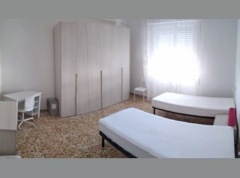 Roomgo IT - POSTO LETTO O CAMERA SINGOLA, Firenze - € 350 al mese