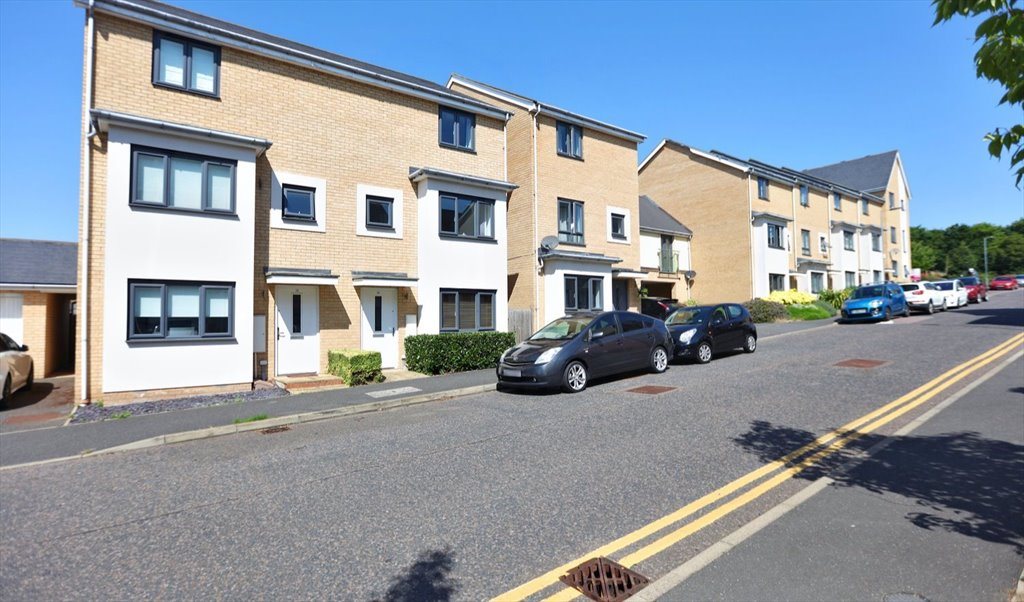 Room to rent in Fan Avenue, Colchester Friendly Houseshare