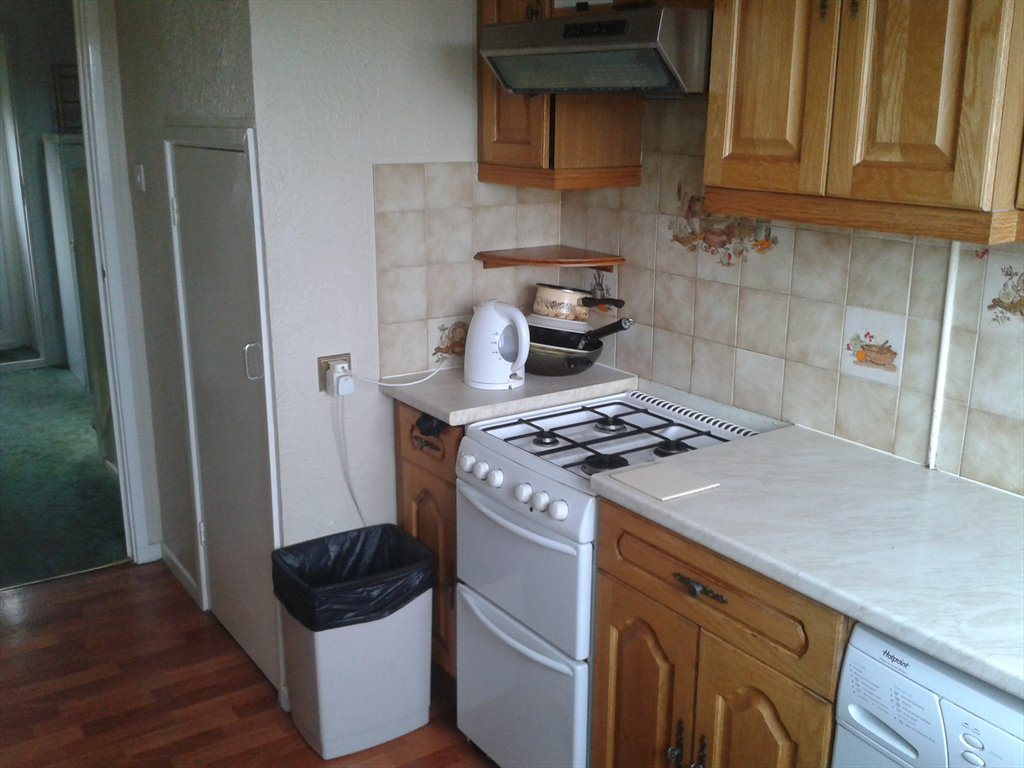 Room to rent in Devon Road, Luton comfortable terraced & semi
