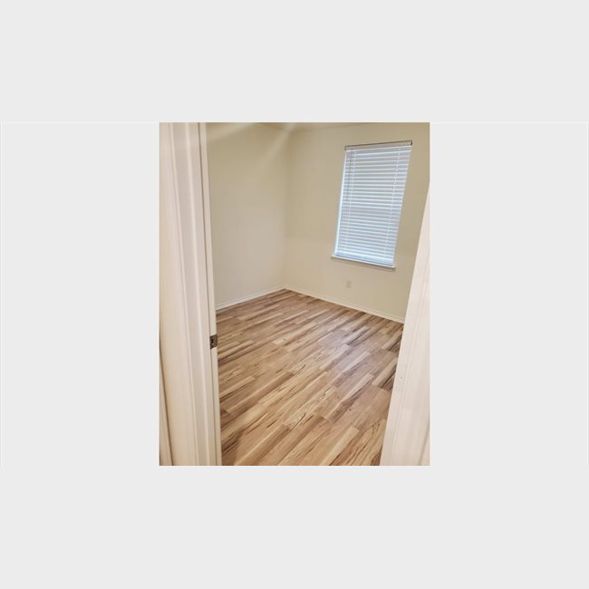 Room for rent in Loganberry Dr, 2 unfurnished rooms for