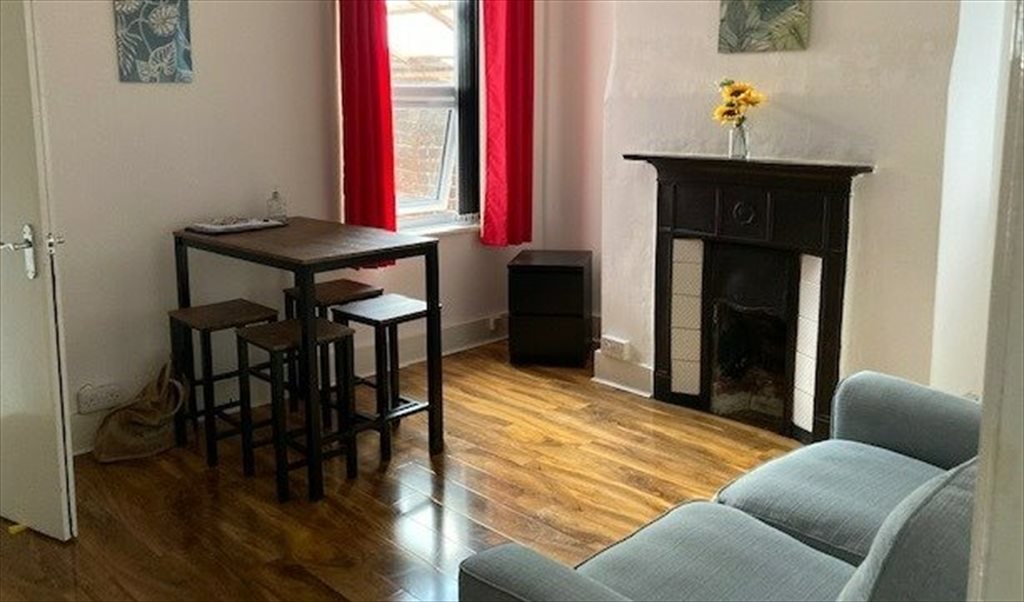 Room to rent in Basingstoke Road, Katesgrove Ward Double room close