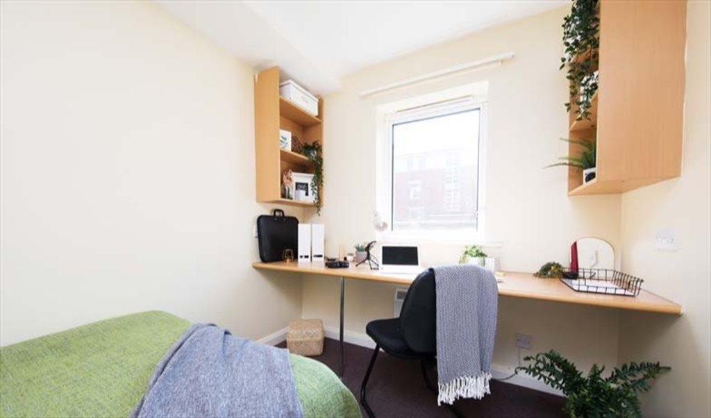 Room to rent in Eldon St, Devonshire Quarter Westhill Hall Student