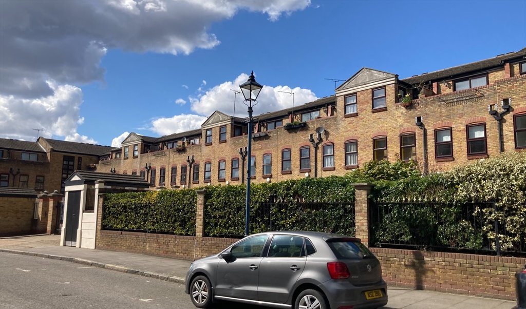 Room to rent in Malmesbury Road, Tower Hamlets En Suite Double Room