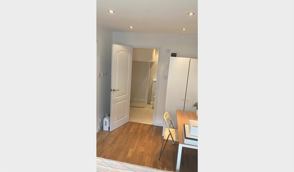 Room to rent in Malmesbury Road, Tower Hamlets En Suite Double Room