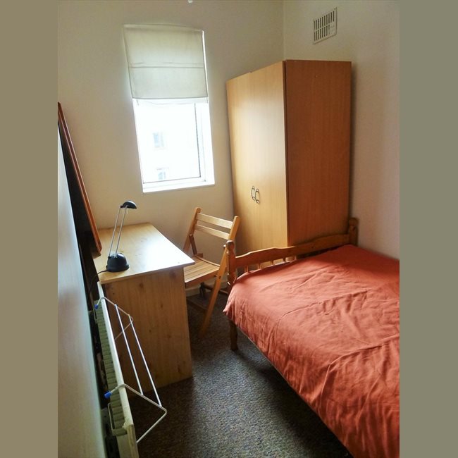 Room to rent in Oxford Street, Sheffield SINGLE STUDY BEDROOM in