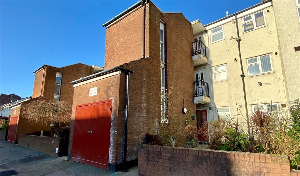 Room to rent in Oxton Road, Birkenhead One bed flat available in