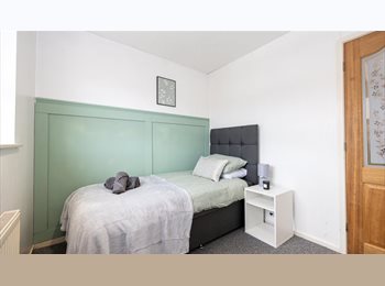 Roomgo UK - Relaxing 4 bedroom near City Centre and University, Salford - £700 pcm