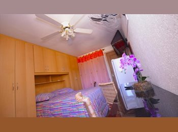 Roomgo BR - ALUGO SUÍTE MASTER MOBILIADA NO MORUMBI!, Morumbi - R$ 2.500 Por mês