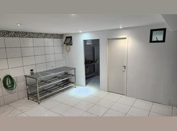 Roomgo BR - Casa com ambientes mobiliados e conta inclusas, Butantã - R$ 1.800 Por mês