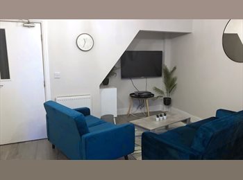 Roomgo UK - LOVELY 5 BED HOUSE ALL BILLS INC, Lowfield - £498 pcm