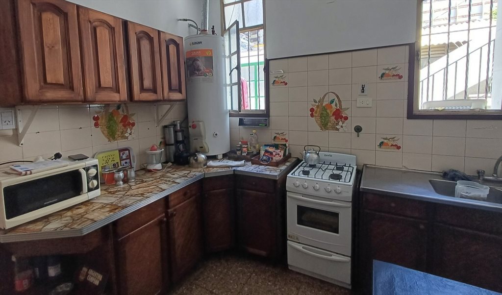 habitacion single o doble en casa con terraza, patio y parrilla - Bolívar, Comuna 4 | Roomgo - Image 3