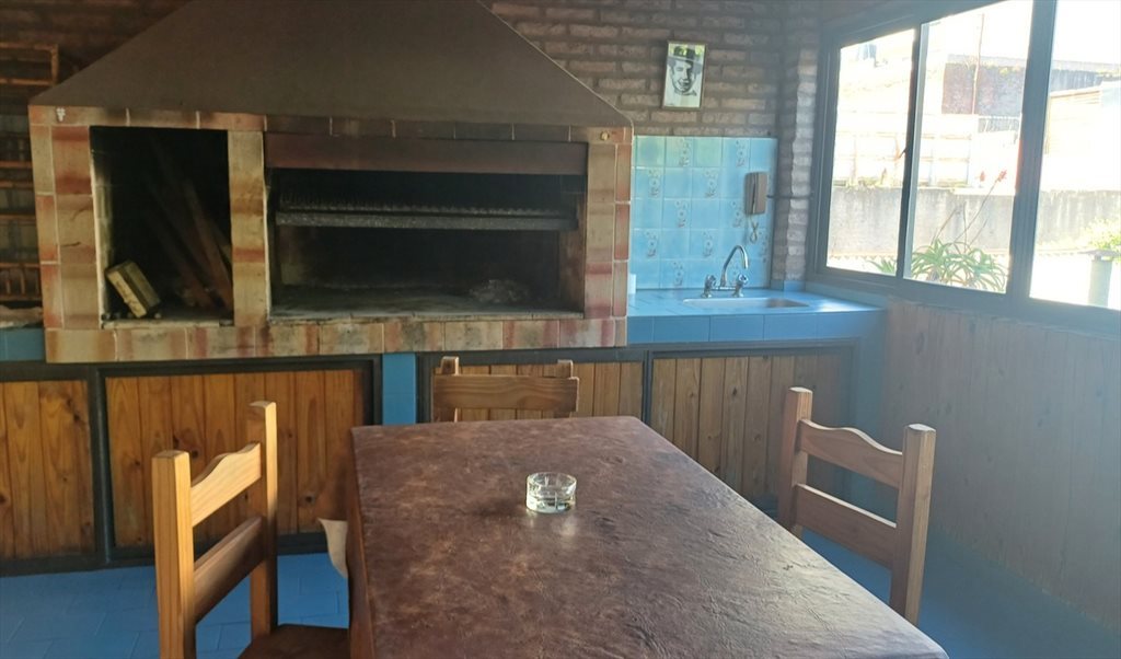 habitacion single o doble en casa con terraza, patio y parrilla - Bolívar, Comuna 4 | Roomgo - Image 4