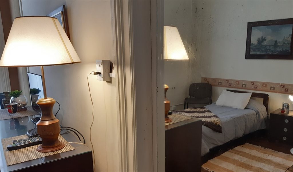 Luminosa habitación individual zona CENTRO – Ideal para estudiantes o jóvenes profesionales. - Rodríguez Peña, Comuna 1 | Roomgo - Image 2