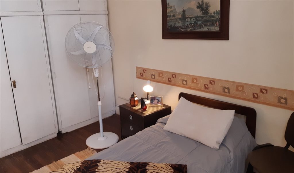 Luminosa habitación individual zona CENTRO – Ideal para estudiantes o jóvenes profesionales. - Rodríguez Peña, Comuna 1 | Roomgo - Image 3