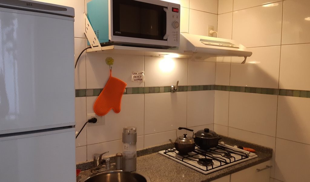 Luminosa habitación individual zona CENTRO – Ideal para estudiantes o jóvenes profesionales. - Rodríguez Peña, Comuna 1 | Roomgo - Image 6