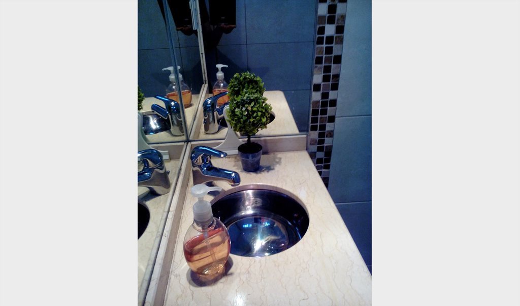 Luminosa habitación individual zona CENTRO – Ideal para estudiantes o jóvenes profesionales. - Rodríguez Peña, Comuna 1 | Roomgo - Image 7