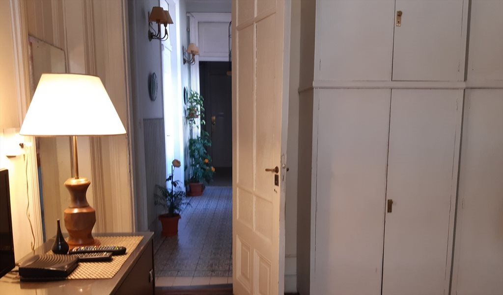 Luminosa habitación individual zona CENTRO – Ideal para estudiantes o jóvenes profesionales. - Rodríguez Peña, Comuna 1 | Roomgo - Image 8