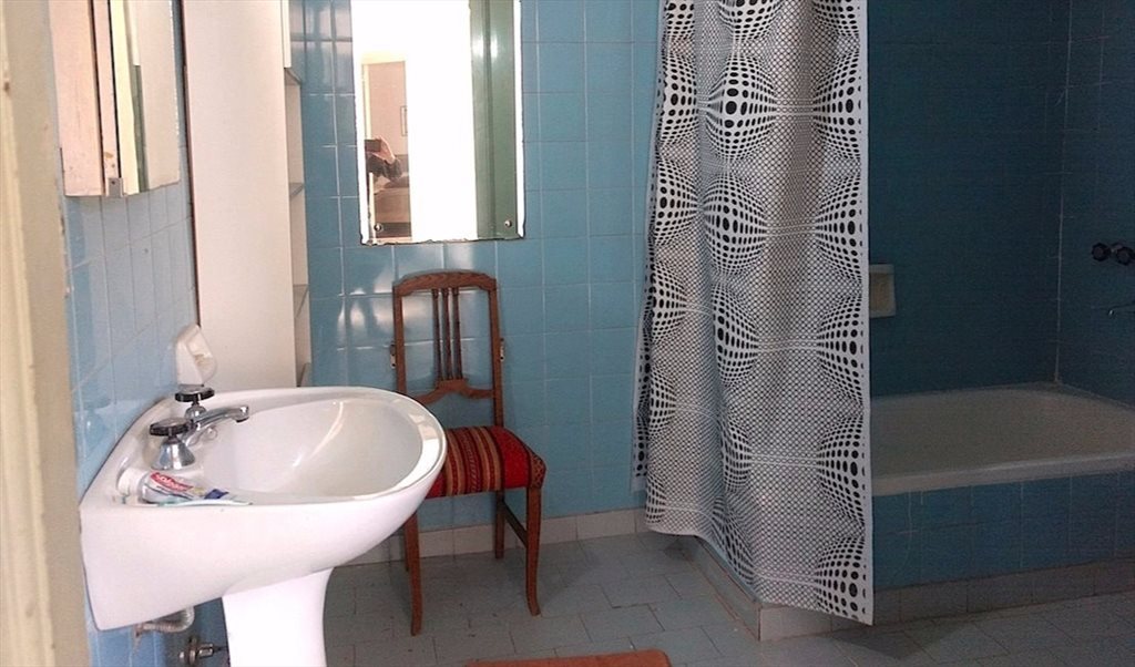 Cuarto de 20 m2 , Tranquilo en Edificio luminoso - Viamonte, Comuna 1 | Roomgo - Image 3