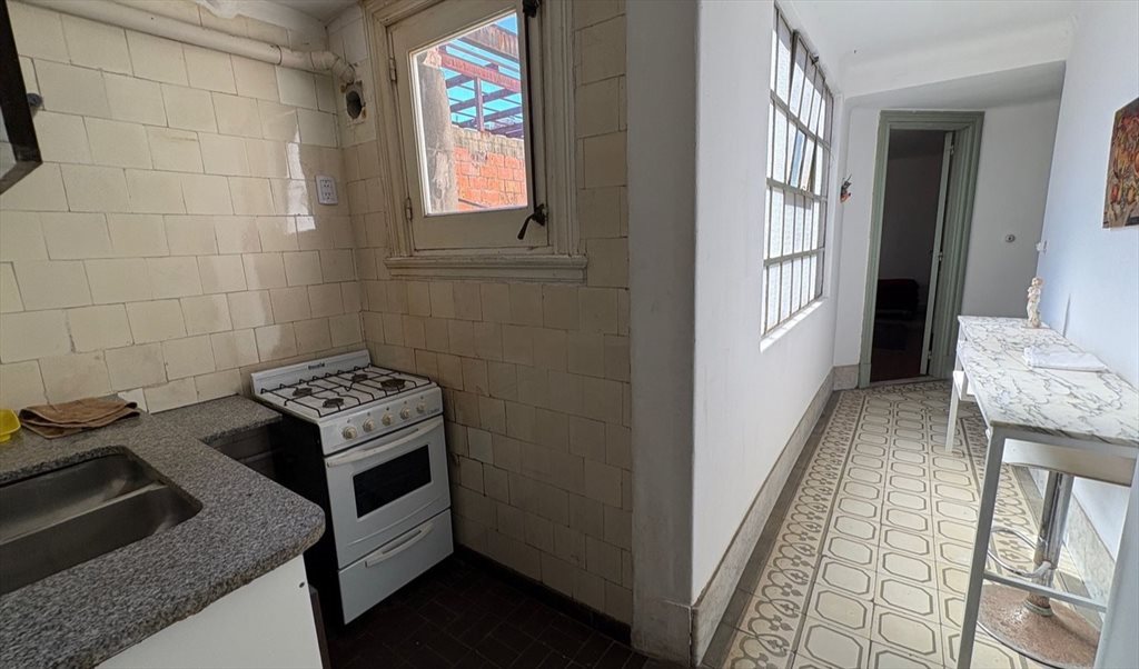 Cuarto de 20 m2 , Tranquilo en Edificio luminoso - Viamonte, Comuna 1 | Roomgo - Image 6