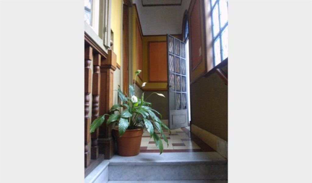 Habitación a la calle con balón en Caballito. - El Maestro, Comuna 6 | Roomgo - Image 2