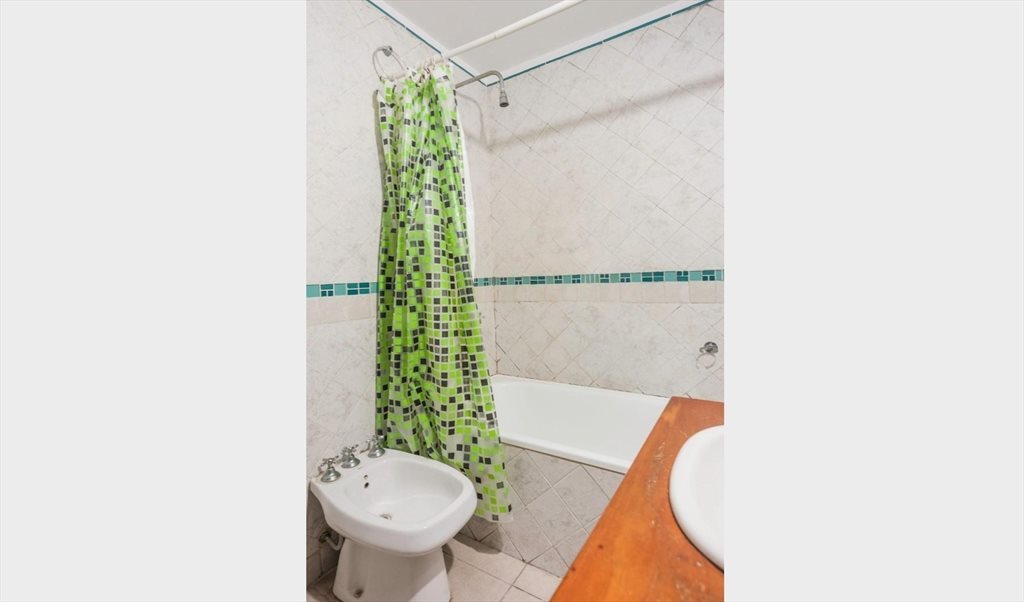 Universidad de Palermo / Zona Facultad de medicina  :  Habitacion Privada en una Casa Restaur - San Luis, Comuna 3 | Roomgo - Image 3