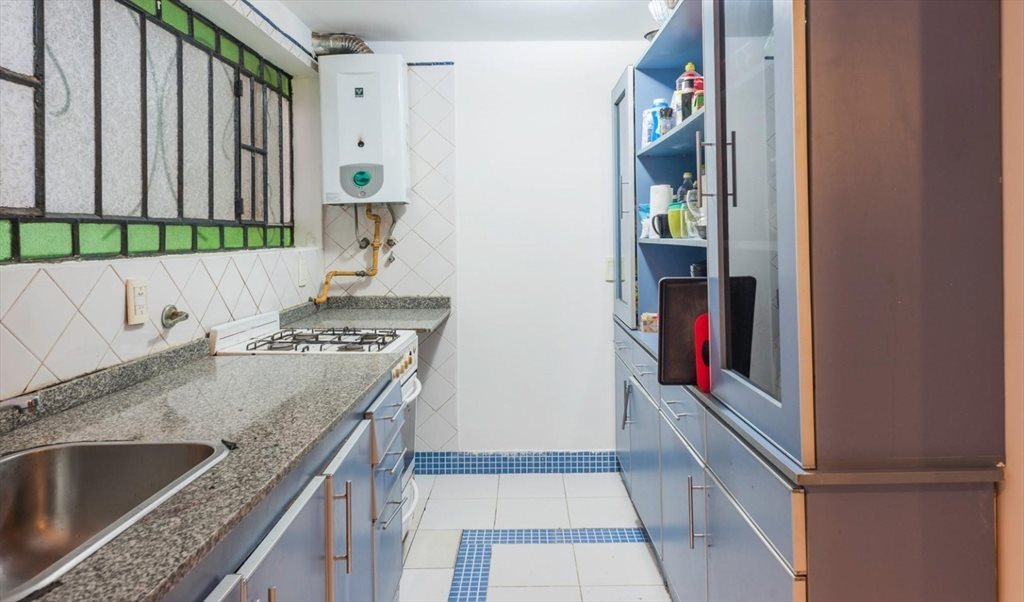 Universidad de Palermo / Zona Facultad de medicina  :  Habitacion Privada en una Casa Restaur - San Luis, Comuna 3 | Roomgo - Image 5